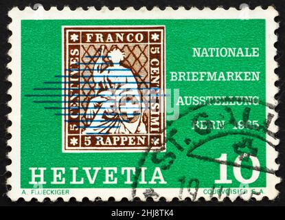 SVIZZERA - CIRCA 1965: Un francobollo stampato in Svizzera mostra Helvetia seduto, dal 1854, National Postage Stamp Exhibition, Berna, circa 1965 Foto Stock
