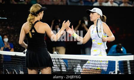 Melbourne, Australia. 27th Jan 2022. Danielle Collins of the United States & IgA Swiatek of Poland in azione durante la semifinale dell'Australian Open 2022, WTA Grand Slam torneo di tennis il 27 gennaio 2022 al Melbourne Park di Melbourne, Australia - Foto: Rob Prange/DPPI/LiveMedia Credit: Independent Photo Agency/Alamy Live News Foto Stock