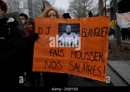 20000 persone hanno marciato tra bastille e bercy a Parigi per questa demo interprofessionale erano presenti 2 candidati per le elezioni presidenziali Foto Stock