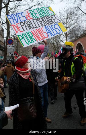 20000 persone hanno marciato tra bastille e bercy a Parigi per questa demo interprofessionale erano presenti 2 candidati per le elezioni presidenziali Foto Stock