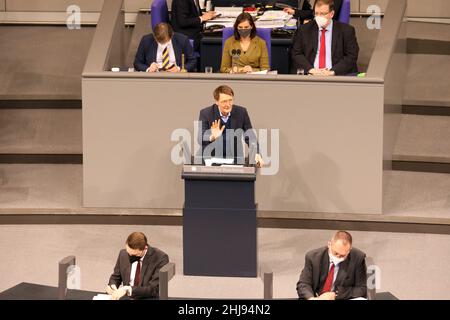 Berlino, Germania, 26th Jan, 2022.il ministro federale tedesco della Sanità, Dr. Karl Lauterbach, SPD, durante il suo discorso nel Bundestag dibattito sul intr Foto Stock