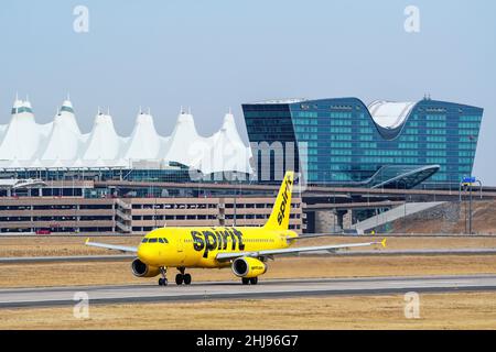 DENVER, USA-OTTOBRE 17: Airbus A320 operato da Spirit Taxi il 17 Ottobre 2020 all'Aeroporto Internazionale di Denver, Colorado. Spirit è un ultr americano Foto Stock