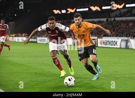 Patrick Cutrone di Wolverhampton Wanderers e Bruno Viana di Braga. Wolverhampton Wanderers / SC Braga - UEFA Europa League 19/09/2019 Foto Stock