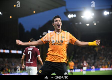 Wolves calciatore Raul Jimenez festeggia il suo obiettivo Wolverhampton Wanderers contro Torino 29/08/2019 UEFA Europa League Play-off seconda tappa Foto Stock