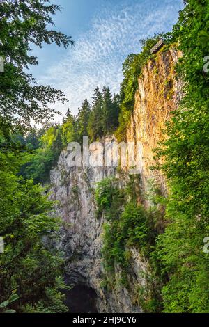 La gola di Macocha, buco di sinuco nel sistema delle grotte del Carso Moravo, Repubblica Ceca, Europa. Foto Stock