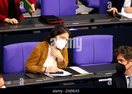 Berlino, Germania, 26 gennaio 2022. Annalena Baerbock, il nuovo ministro degli Esteri tedesco, durante la sessione plenaria del Bundestag tedesco del 13th. Foto Stock