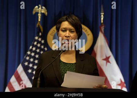 27 gennaio 2022, Washington, Distry of Columbia, USA: Il sindaco di DC MURIEL BOWSER parla di COVID-19 Situational Update durante una conferenza stampa, oggi il 27 gennaio 2022 presso il John A. Wilson Building a Washington DC, USA. (Credit Image: © Lenin Nolly/ZUMA Press Wire) Foto Stock