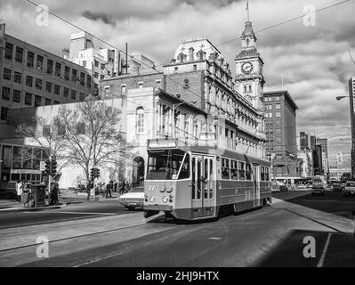 L'immagine e' della vibrante Swanston Street, animata da attivita' nella citta' di Melbourne, Australia Foto Stock