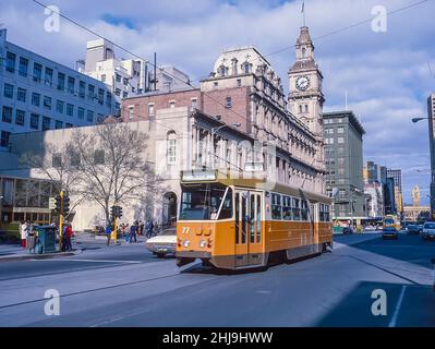 L'immagine e' della vibrante Swanston Street, animata da attivita' nella citta' di Melbourne, Australia Foto Stock