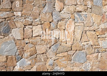 Sfondo muro di pietra disposto casualmente Foto Stock