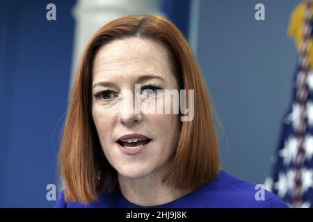 Washington, Stati Uniti. 27th Jan 2022. Il segretario alla stampa della Casa Bianca Jen Psaki parla a un briefing quotidiano alla Casa Bianca di Washington, DC, il 27 gennaio 2022. Foto di Yuri Gripas/UPI Credit: UPI/Alamy Live News Foto Stock