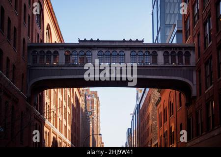 Passerella aerea del mercato di chelsea visto dalla High Line a New York, NYC Foto Stock