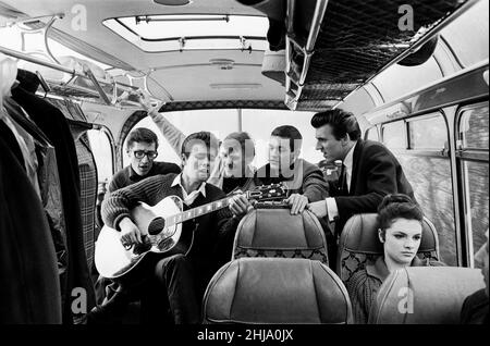 Cliff Richard sul suo tour bus.13th Marzo 1963 *** Local Caption *** watscan - 19/05/2010 Foto Stock