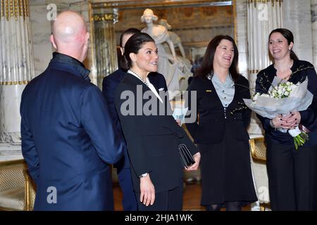 Micael Bindefeld, Crown Princess Victoria, Ann Linde, Ministro degli Affari Esteri e premio della 2022 Anna Florén.Presentazione delle borse di studio della Fondazione Micael Bindefeld in memoria dell'Olocausto, Teatro reale drammatico, Stoccolma, Svezia 27 gennaio 2022 Foto: Karin Törnblom / TT / kod 2377 Foto Stock