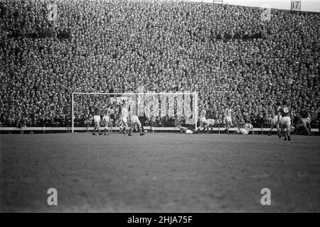 Sunderland 0 v Chelsea, 1 Old League Division due partite al Roker Park.Chelsea giocatori celebrare Tommy Harmer's Wining obiettivo che li ha visti vincere la promozione alla prima divisione. 18th maggio 1963 Foto Stock