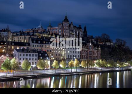 Stockholm notte skyline canale città, Ormsaltaren, Stoccolma Svezia Foto Stock