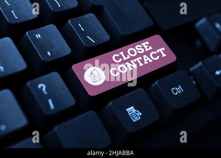 Visualizzazione concettuale Chiudi contatto. Concetto di affari che ha una storia di esposizione diretta ad un casepatient che scrive l'analisi in linea del testo di ricerca Foto Stock