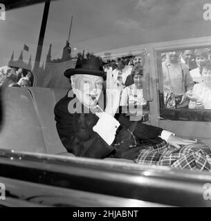 27 luglio 1964 - Londra, Inghilterra, Regno Unito - il primo Ministro SIR WINSTON CHURCHILL Padre della Camera dei Comuni visita la Camera un'ultima volta, dopo 64 anni di permanenza in Parlamento. Era conosciuto come il più grande uomo sulla Terra.(Picture shows) Winston Churchill durante la sua visita finale alla Camera dei Comuni. Foto Stock