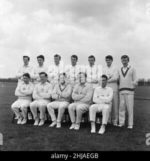 Essex Cricket Team Photocall al Old Blue Rugby Football Club, Fairlop, Essex, lunedì 22nd aprile 1963. La nostra foto mostra ... Back Row L-R, Paddy Phelan, Geoff Smith, Michael Bear, Peter Spicer, Robin Hobbs, Keith Fletcher. Prima fila, L-R, Gordon Barker, Ken Preston, Trevor Bailey, Bill Greensmith, Brian Taylor. Foto Stock