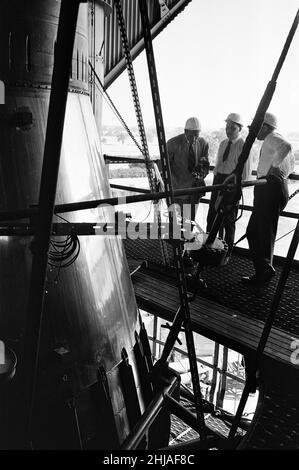 European Launcher Development Organization, sito di test presso Hawker Siddeley Dynamics, Hatfield, mercoledì 26th agosto 1964. La nostra foto mostra .. ELDO Europa 1 Rocket è sottoposto a test di resistenza alle vibrazioni. ELDO è un'organizzazione europea di ricerca spaziale creata per creare un veicolo di lancio satellitare per l'Europa. L'organizzazione è composta da Belgio, Gran Bretagna, Francia, Germania, Italia, E i Paesi Bassi, con l’Australia come membro associato Foto Stock