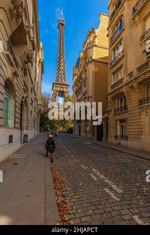 FRANCIA. PARIGI (75) 7TH DISTRETTO. LA TORRE EIFFEL (324 M DI ALTEZZA) SUL BORDO DELLA SENNA. COSTRUITO DA GUSTAVE EIFFEL PER LA MOSTRA UNIVERSALE DI PARIGI Foto Stock