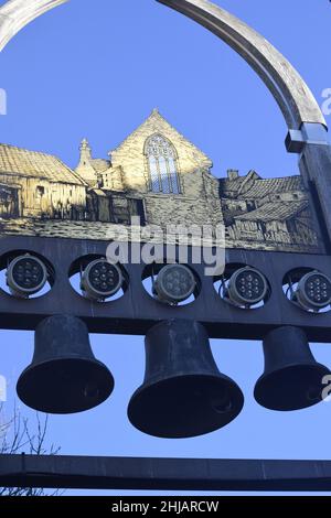 orologio a telaio ad arco in legno, thetford, norfolk Foto Stock