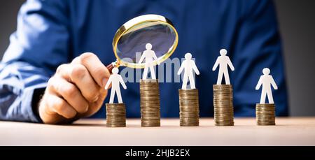 Stack di denaro contante. Budget contabilità aziendale. Analisi finanziaria Foto Stock