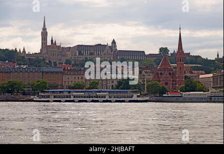 Budapest, Ungheria - 29 maggio 2019: Vista della città dall'altra parte del Danubio Foto Stock