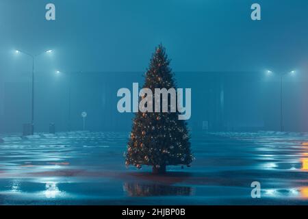 3d rendering dell'albero di natale illuminato al parcheggio a nebbia abbandonato Foto Stock