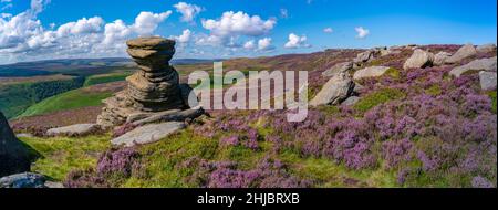 Vista della formazione di roccia della Cantina di sale, Derwent Edge, Peak District National Park, Derbyshire, Inghilterra, Regno Unito, Europa Foto Stock