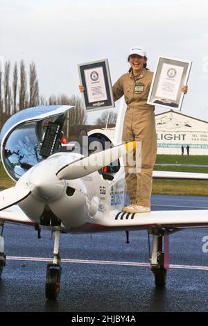 Aeroporto Internazionale Kortrijk-Wevelgem, Belgio. Il pilota britannico Zara Rutherford, di 19 anni, completa il suo volo da solista odyssey di 5 mesi in tutto il mondo Foto Stock