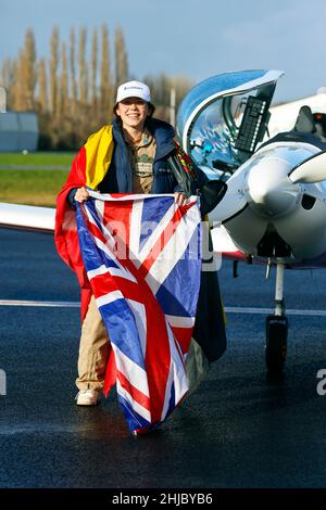 Aeroporto Internazionale Kortrijk-Wevelgem, Belgio. Il pilota britannico Zara Rutherford, di 19 anni, completa il suo volo da solista odyssey di 5 mesi in tutto il mondo Foto Stock