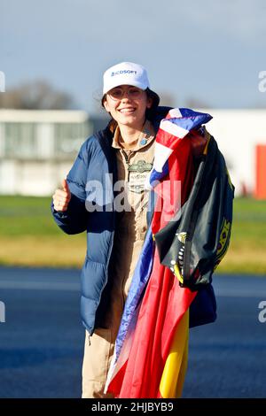 Aeroporto Internazionale Kortrijk-Wevelgem, Belgio. Il pilota britannico Zara Rutherford, di 19 anni, completa il suo volo da solista odyssey di 5 mesi in tutto il mondo Foto Stock