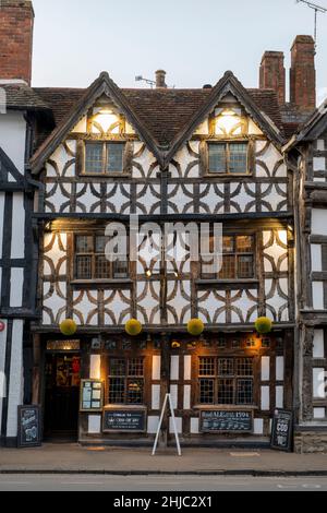 Il Garrick inn al tramonto. High Street, Stratford upon Avon, Warwickshire, Inghilterra Foto Stock