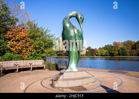 Scultura in bronzo di Isis dell'artista Simon Gudgeon, Hyde Park Foto Stock