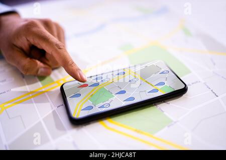 Ricerca segnaposto localizzatore mappa città locale Foto Stock