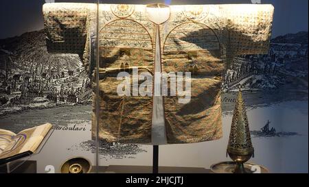 Mostra al Museo dell'Aeroporto di Istambul. Camicia healing realizzata in cotone. Foto Stock