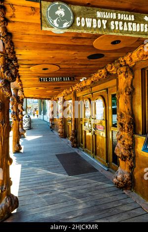 Ristorante e bar rustico a tema cowboy a Jackson, vicino al Grand Teton National Park, Wyoming, USA [nessuna pubblicazione di proprietà; solo licenza editoriale] Foto Stock