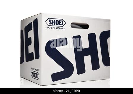 IRVINE, CALIFORNIA - 27 JAN 2022: SHOEI Safety Motorcycle Helmet Box. Foto Stock