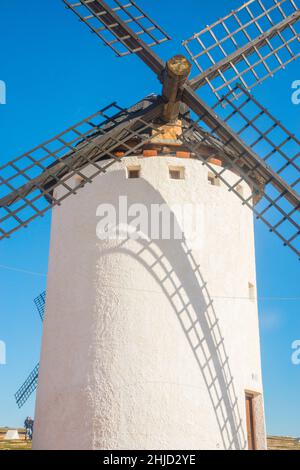 Mulino a vento. Campo de Criptana, Ciudad Real Provincia, Castilla La Mancha, in Spagna. Foto Stock