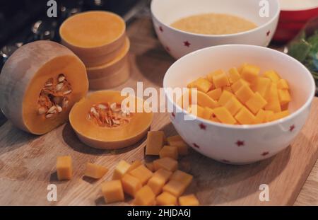 Zucca tagliata a cubetti Foto Stock