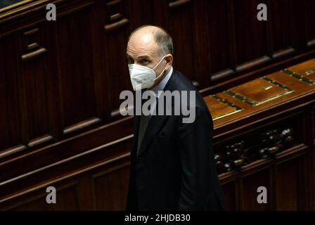 Roma, Italia. 28th Jan 2022. Roma 28/01/2022 Camera dei deputati. Quinto voto per l'elezione del Presidente della Repubblica nella foto: Enrico letta Credit: Independent Photo Agency/Alamy Live News Foto Stock