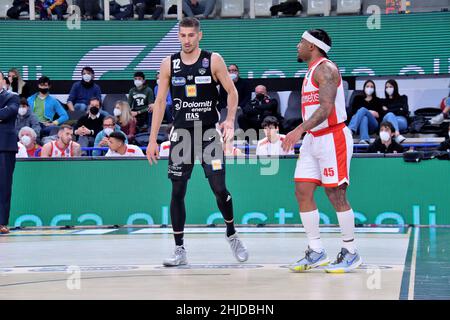 Trento, Italia. 28th Jan 2022. Diego Flaccadori (Dolomiti energia Trentino) nel corso delle Dolomiti energia Trentino vs Openjobmetis Varese, Campionato Italiano di Basket A Serie a Trento, Italia, Gennaio 28 2022 Credit: Agenzia fotografica indipendente/Alamy Live News Foto Stock