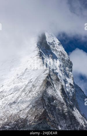 ZERMATT, SVIZZERA - il Cervino, una montagna alta 4.470 metri (14.692 piedi), nelle Alpi Pennine, cantone del Vallese. Foto Stock