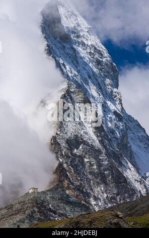 ZERMATT, SVIZZERA - il Cervino, una montagna alta 4.470 metri (14.692 piedi), nelle Alpi Pennine, cantone del Vallese. Foto Stock