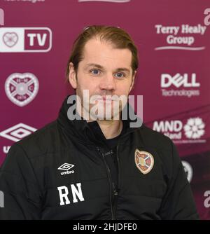 Oriam Sports Performance Center, Riccarton, Edimburgo, Scozia. UK .28th Jan 22. Hearts Manager Robbie Neilson Press Conference Credit: eric mccowat/Alamy Live News Foto Stock