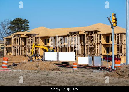 Scatto orizzontale di nuova costruzione di appartamento con tre segni vuoti Foto Stock