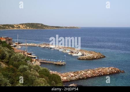 Canakkale, Turchia - 26 Giugno 2014 : Assos, conosciuta anche come Behramkale o per breve Behram, è una piccola città ricca di storia nel distretto di Ayvacik di t Foto Stock