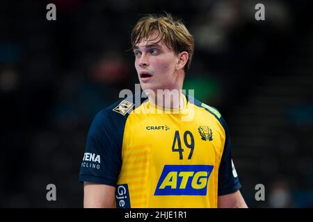 Budapest, Ungheria, 28th gennaio 2022. Karl Wallinius di Svezia durante l'incontro maschile EHF EURO 2022, semifinale tra Francia e Svezia a Budapest, Ungheria. Gennaio 28, 2022. Credit: Nikola Krstic/Alamy Foto Stock