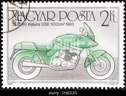 UNGHERIA - CIRCA 1985: Un francobollo stampato in Ungheria dal numero 'Centenario della motocicletta' mostra Suzuki Katana GSX 1100, 1983, circa 1985. Foto Stock